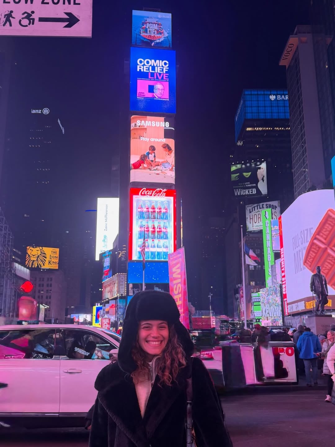 Un encuentro inesperado con una fan argentina en Times Square emocionó a Mora Bianchi durante su recorrido por Manhattan