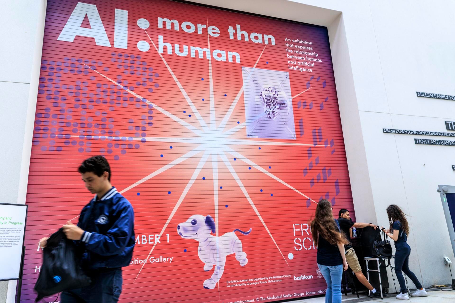 La exposición promete una mirada al futuro de la relación humana con la inteligencia artificial