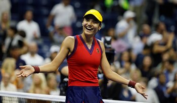 La británica Emma Raducanu celebra