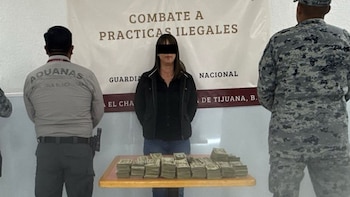 Golpe millonario: mujer intenta ingresar a México con más de 176 mil dólares desde Estados Unidos y es detenida