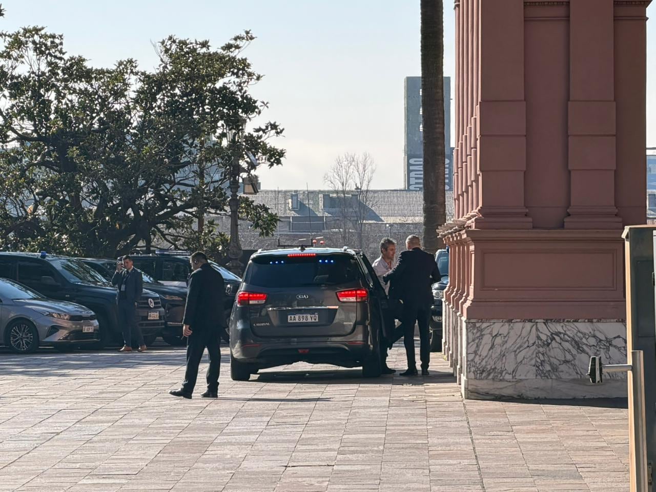 Martín Menem ingresa a la Casa Rosada para una nueva reunión de Gabinete