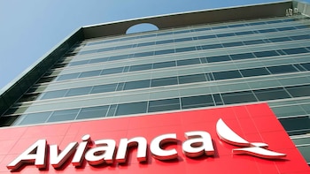 Avianca abre investigación tras denuncia de la esposa del alcalde de Sincelejo por presunto robo en equipaje de su bebé