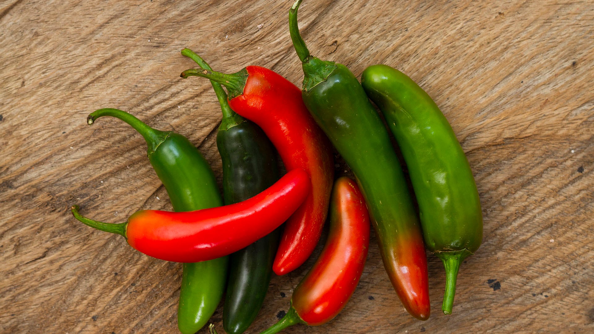 Los ensayos clínicos sobre capsaicina concluyeron que el compuesto es eficaz en el manejo de la neuropatía diabética, la osteoartritis y otros trastornos musculoesqueléticos (Freepik)