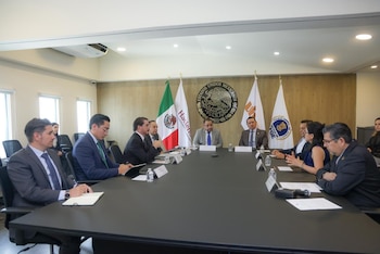 Encuentro para consolidar el acuerdo, encabezado por los titulares de ambas instituciones. Crédito: FGE Michoacán