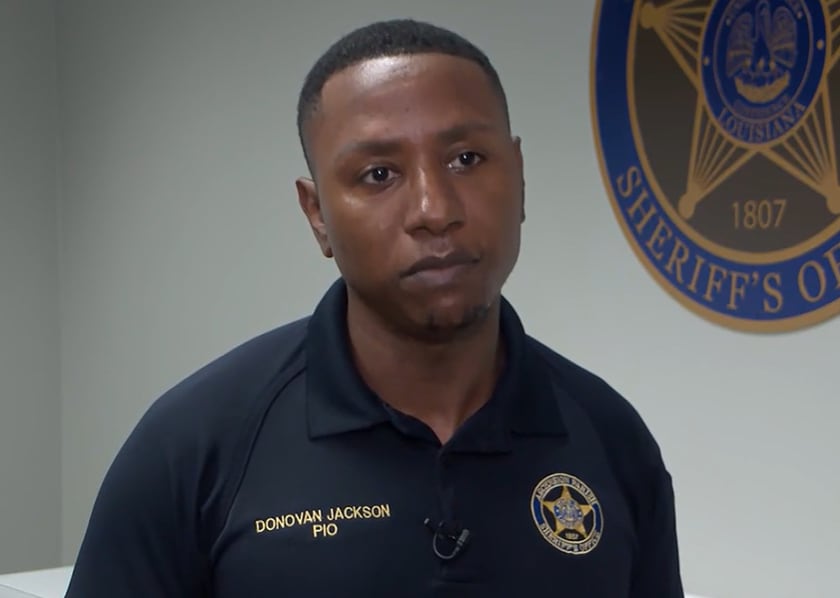El vocero Donovan Jackson remarcó la gravedad de dejar a un niño sin supervisión y subrayó la responsabilidad de los adultos al cuidar menores en entornos domésticos (WAFB)