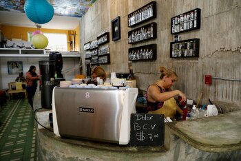 Un cartel con el tipo