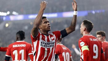 2-0. Flamingo y Tillman dan