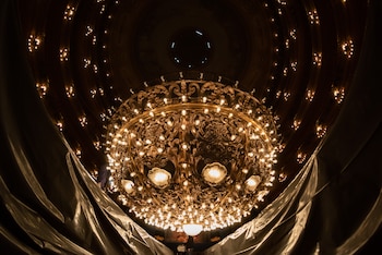 Limpieza de la Araña del Teatro Colon, CABA