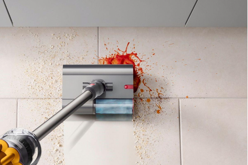 La Dyson V12 Submarine es un modelo ligero que ofrece un aspirado potente y un fregado impecable en un solo dispositivo.