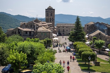 Plaza Mayor de Aínsa en Huesca. (Wikimedia/Miki Pons)