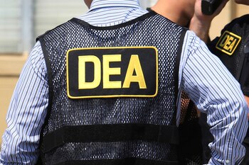 La DEA busca a varios
