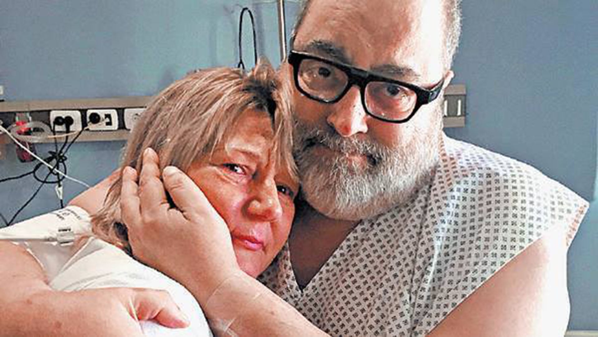 En 2015 recibió un trasplante de riñón. Fue el primer trasplante cruzado de Latinoamérica. Su esposa de entonces, Sara Stewart Brown, donó su riñón a otro paciente y la madre de éste, Nora Hernández, a Lanata. Padecía diabetes e hipertensión (Instagram)