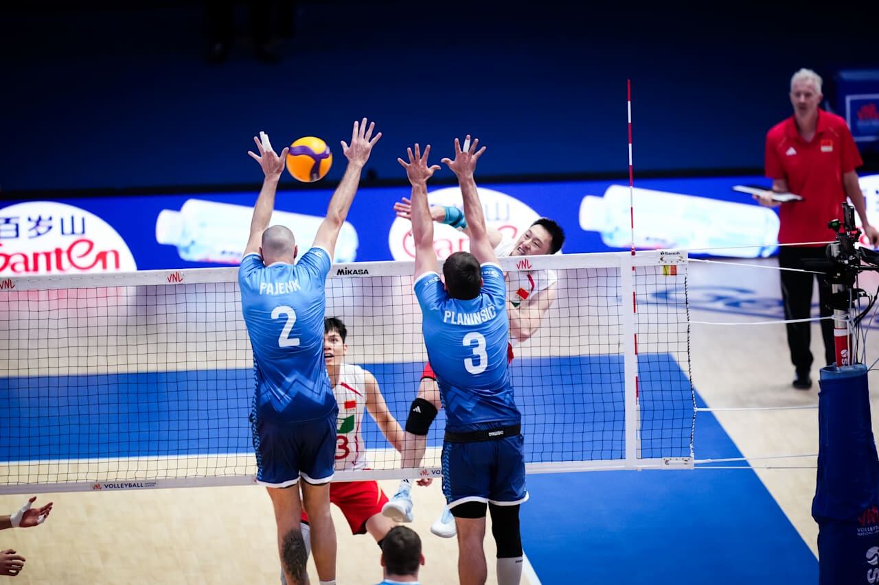 Las 18 mejores selecciones del mundo iniciaron su pelea por el título de la VNL Masculina 2026. Crédito: FIVB