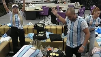 Pese al eufórico festejo, Emanuel no se lastimó de gravedad (Captura de video)