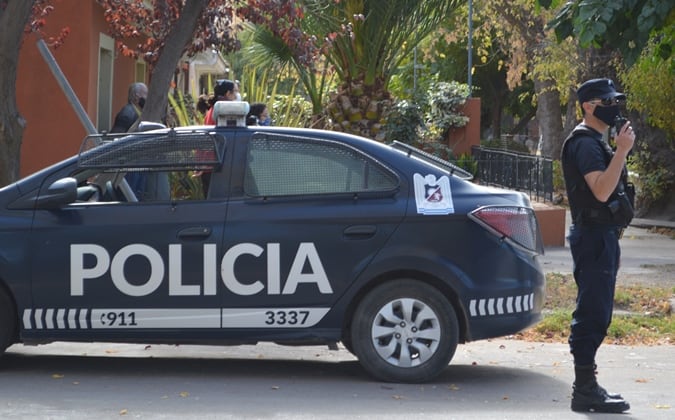 La Justicia activó el protocolo de femicidio tras el crimen en Mendoza y lanzó un operativo para localizar a la pareja de la víctima