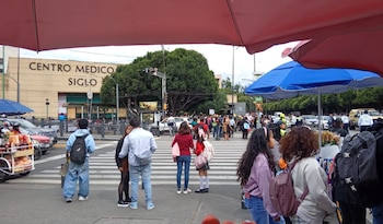 Comienza la manifestación de los trabajadores del IMSS en la CDMX.
Crédito: X / @luismiguelbaraa