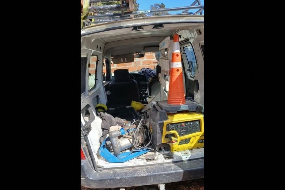 La camioneta que era utilizada para transportar parte de los elementos de trabajo
