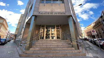 Piden penas de hasta 10 años de prisión para seis acusados de prostituir a una menor a cambio de droga y dinero