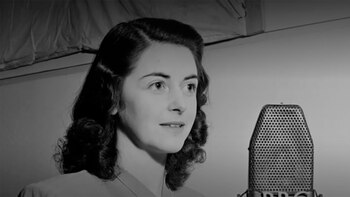 Su papel en la serie le permitió abordar temas sensibles como el Alzheimer y el alcoholismo, contribuyendo a generar empatía y conciencia entre el público británico (BBC)