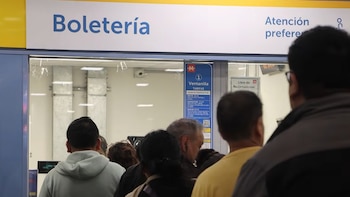 Caos y largas filas en la Línea 2 del Metro de Lima tras obligatoriedad de la tarjeta TIT