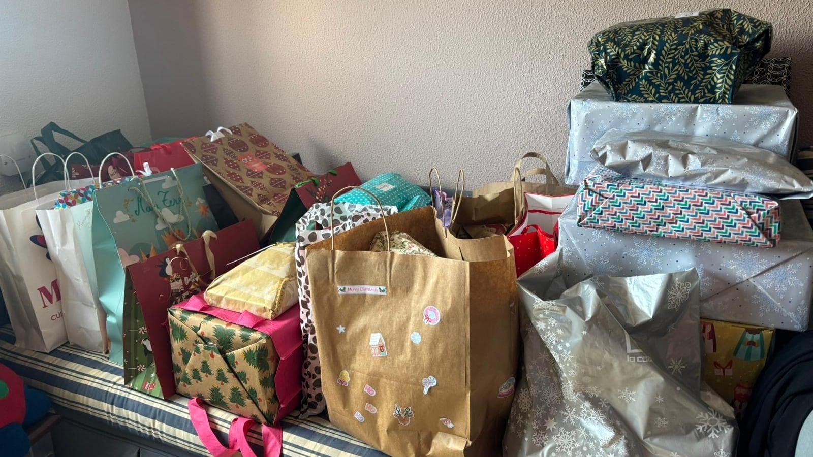 La casa de Carmen antes de enviar todos los regalos que ha almacenado en su casa (Imagen cedida)