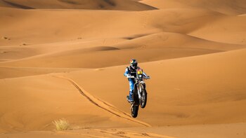 Luciano Benavides da pelea en motos en el Rally Dakar: cómo les fue en la jornada a los otros argentinos