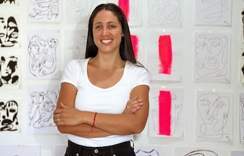 Giovanna Gil Alves cuenta que el arte comenzó en su vida como una forma de terapia basada en la escritura y el dibujo