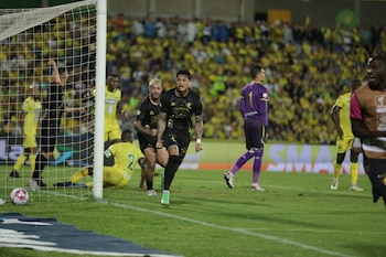 Este fue el momento donde Alexis Zapata marca el primer tanto del partido de ida entre Leopardos y Diablos Rojos-crédito Jaime Moreno/Colprensa