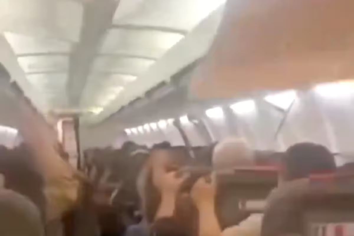 El incidente en Irán ocurrió en un Boeing 737-300 de 30 años y no involucró a un 737 MAX, aunque volvió a poner bajo revisión el mantenimiento y los controles (Captura de video)
