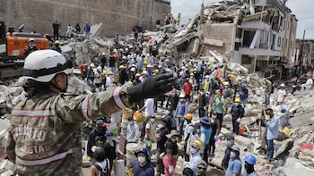 EN VIVO | Fuerte temblor de 7,4 se sintió en Colombia el 10 de agosto: USD48 millones de CAF podrían ser destinados a infraestructura educativa; se reportan 239 muertos