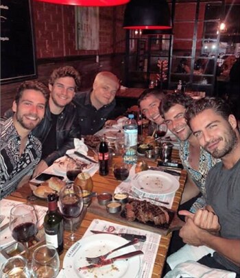 Maxi Iglesias comió en una