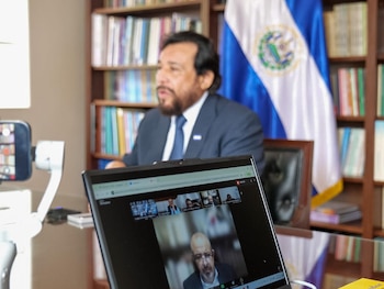 El vicepresidente Félix Ulloa expone en la UNACH la reducción de homicidios gracias al régimen de excepción implementado en El Salvador. (Cortesía: Secretaría de Prensa)