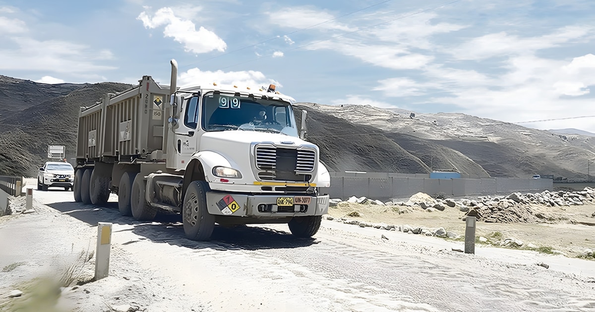 Bloqueos mineros interrumpen el transporte de cobre en Perú, uno de los ...