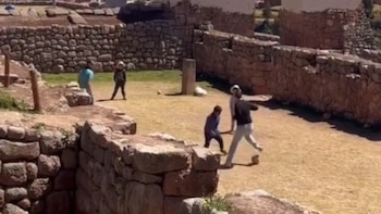 Polémica en Chinchero: autoridades investigan ingreso de personas que jugaron fútbol dentro del complejo arqueológico del Cusco