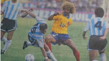 Fotografía del 15 de agosto de 1993, del partido entre la selección Colombia y Argentina, en el estadio Metropolitano de Barranquilla, para el Mundial de Estados Unidos 94 - crédito EFP
