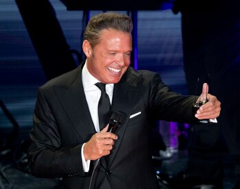 Mientras tanto, Luis Miguel se