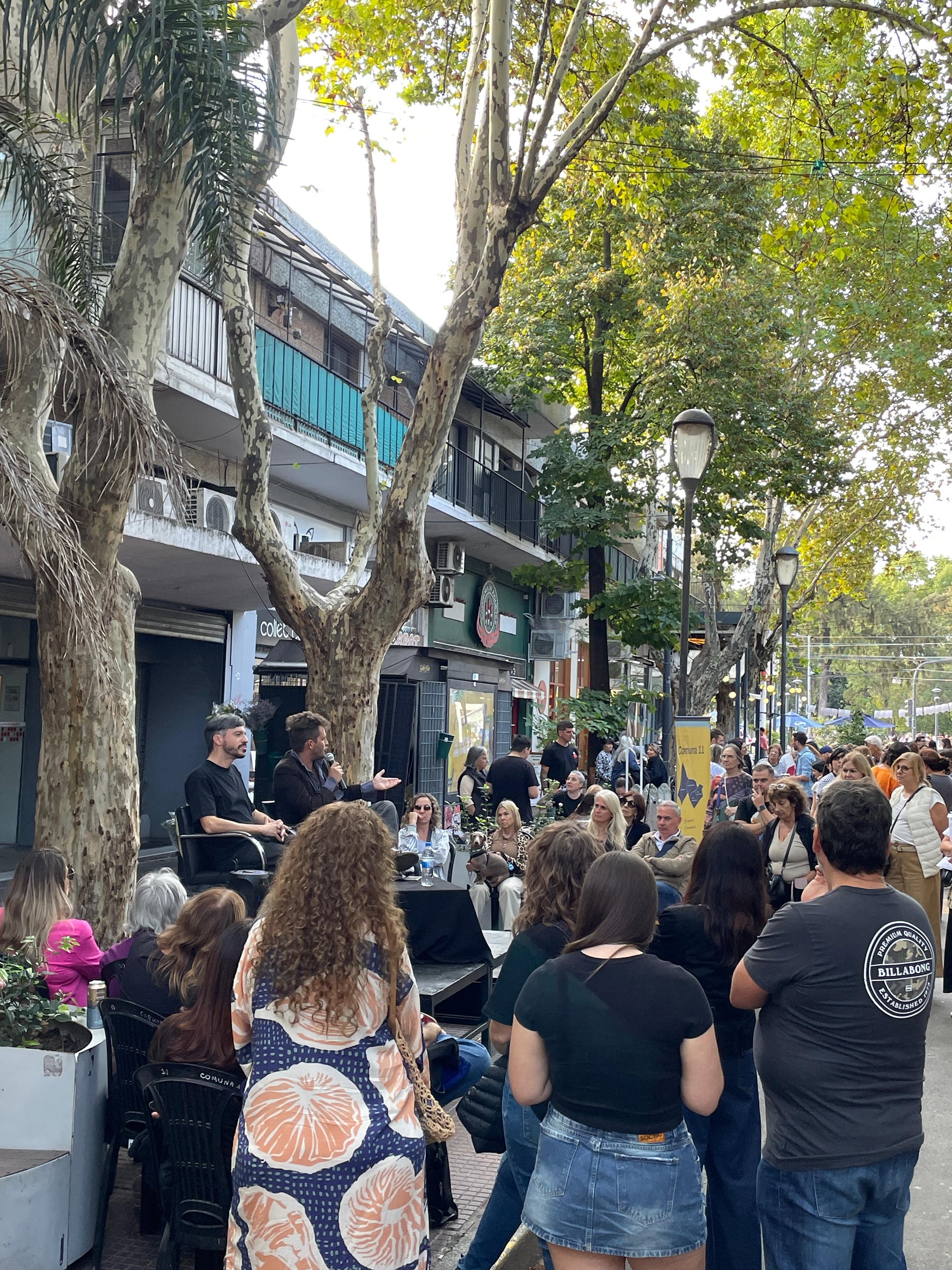 La feria del libro en Villa Devoto mostró el potencial y la resiliencia del ámbito literario porteño pese a la caída de ventas y cierre de librerías