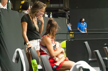 Antonella-Gonzalez-con-su-bebe