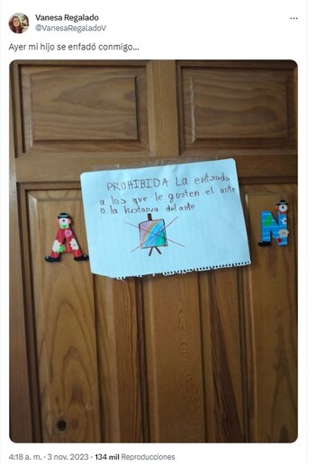 Molesto, luego de discutir con