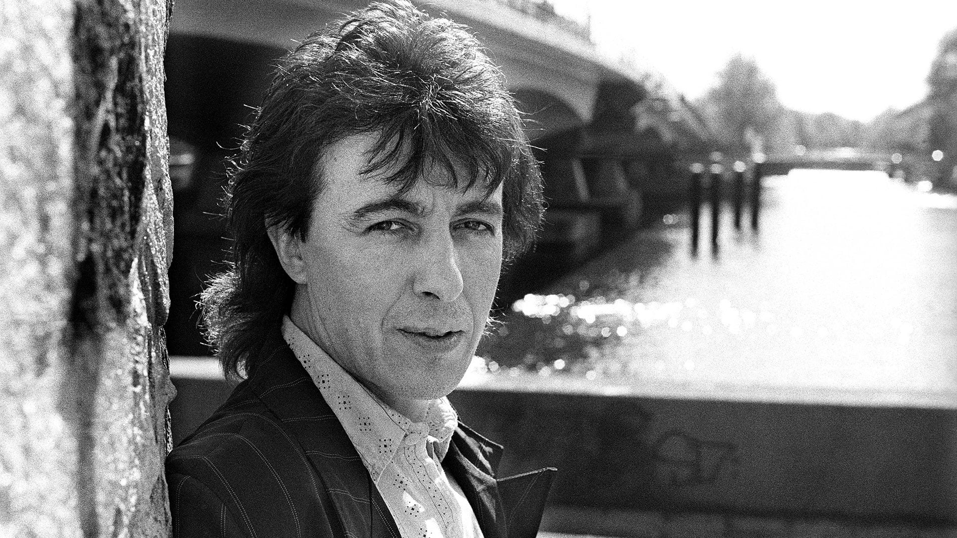 Bill Wyman usualmente mandaba a un asistente a preguntarle a las chicas del público si querían reunirse con él. (Rob Verhorst/Redferns)