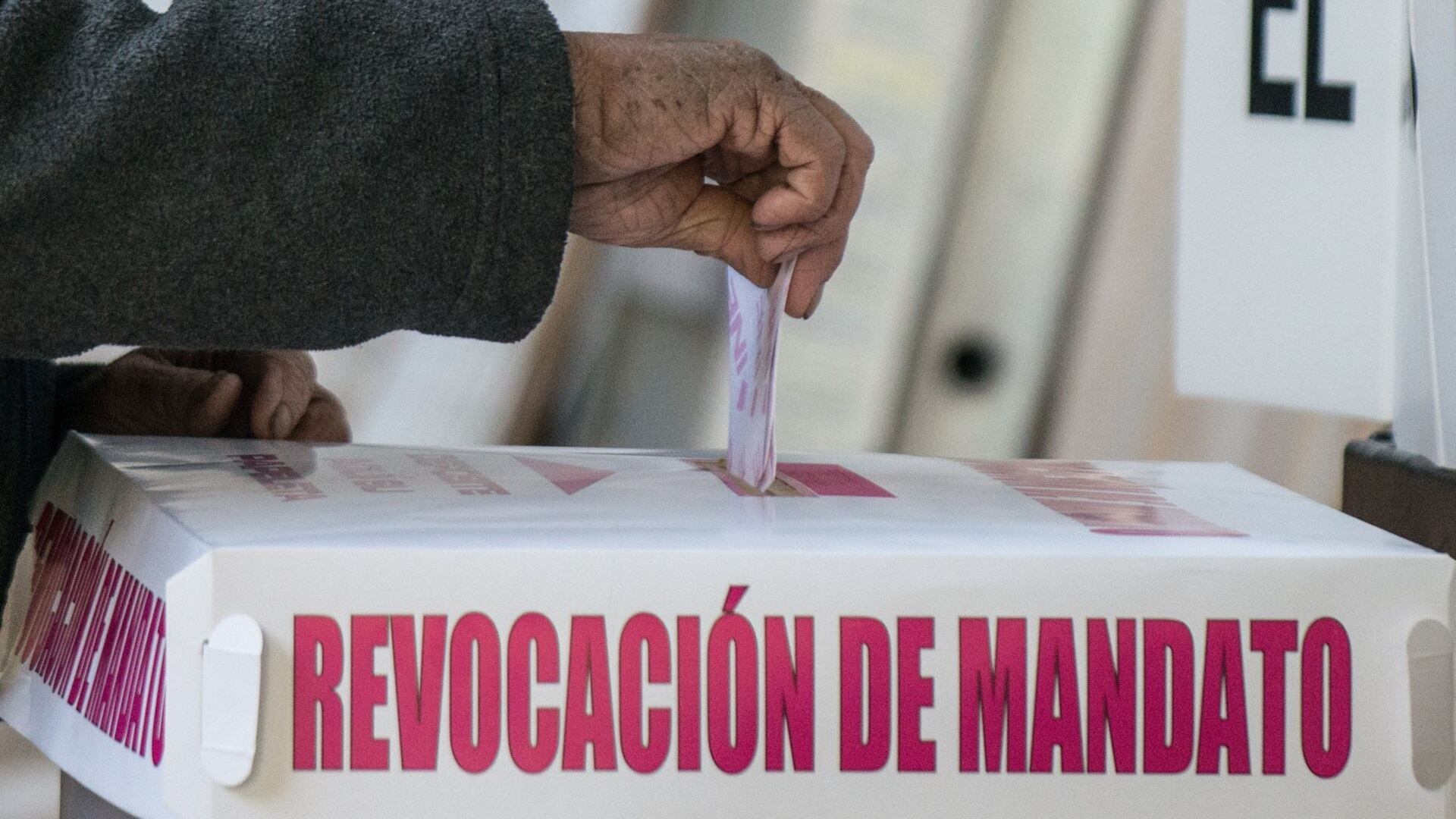 Por qué la Constitución prohíbe la revocación de mandato en la misma fecha que las elecciones
