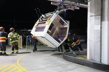 Los bomberos culminaron el rescate alrededor de las 02h00 de la madrugada. (Cuerpo de Bomberos de Quito)