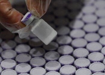 El 70 % de la población se vacunará, precisamente el umbral de la inmunidad de grupo (Reuters)