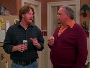 Richard Riehle también participó en la serie Fox Grounded for Life.