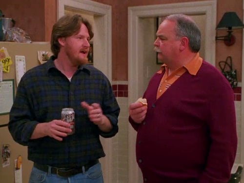Richard Riehle también participó en la serie Fox Grounded for Life.