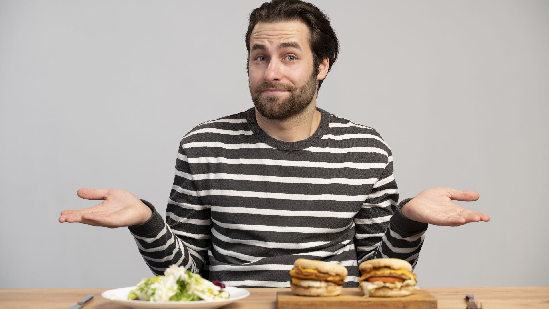 Consumir más proteína vegetal y menos proteína animal se asocia a menor riesgo de mortalidad, de acuerdo con algunos análisis (Freepik)