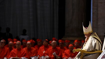 El papa Francisco dijo que los obispos conservadores que lo critican tienen “una actitud suicida”