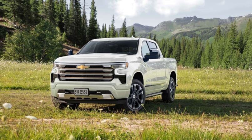 La comitiva papal se desplazará en dos camionetas Chevrolet Colorado Z71 blancas y siete Chevrolet Traverse Midnight negras.