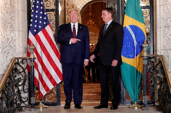 Trump y Bolsonaro en su encuentro del 7 de marzo en Mar-a-Lago, Florida. Veinte días más tarde, el estadounidense llamó al brasileño para pedirle que parar el país ante la pandemia. REUTERS/Tom Brenner