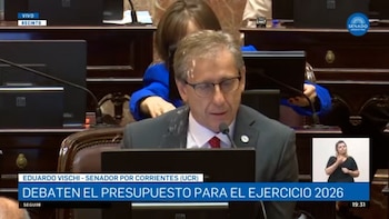 La copa de agua volcada